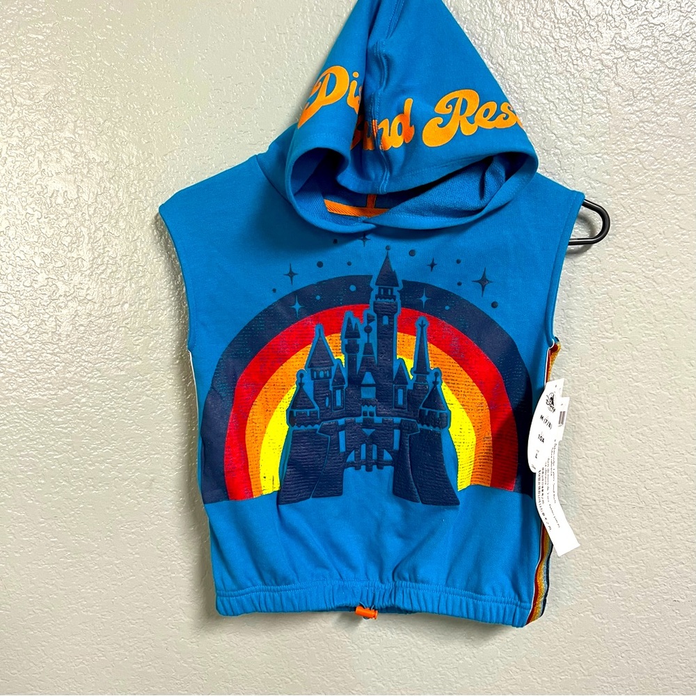 Disneyland resort rainbow shirt hoodie size medium SKU#35